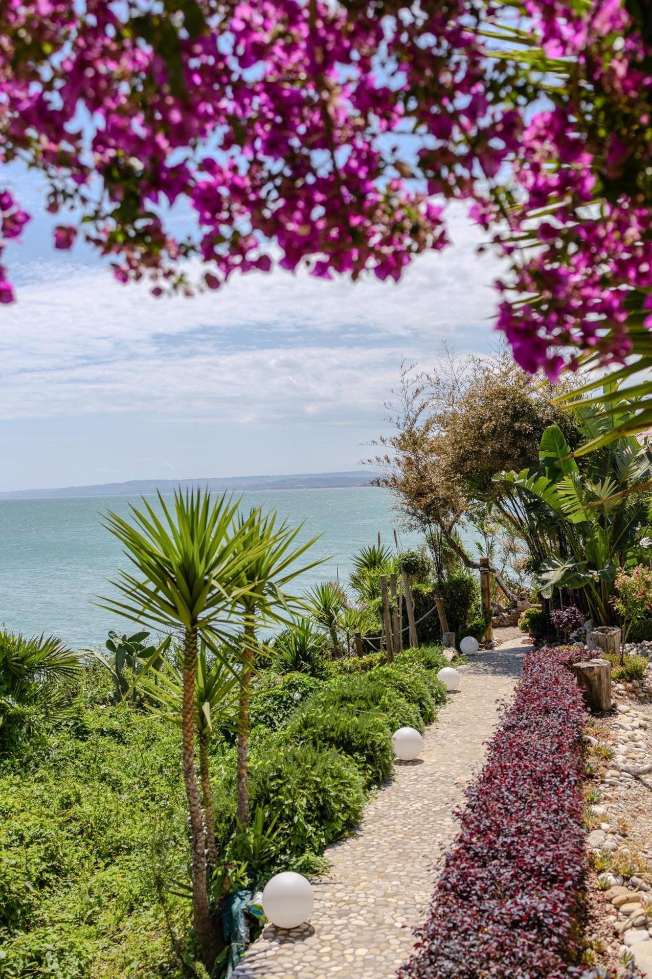 Residenze Longhi Bed & Breakfast Vasto Exterior photo