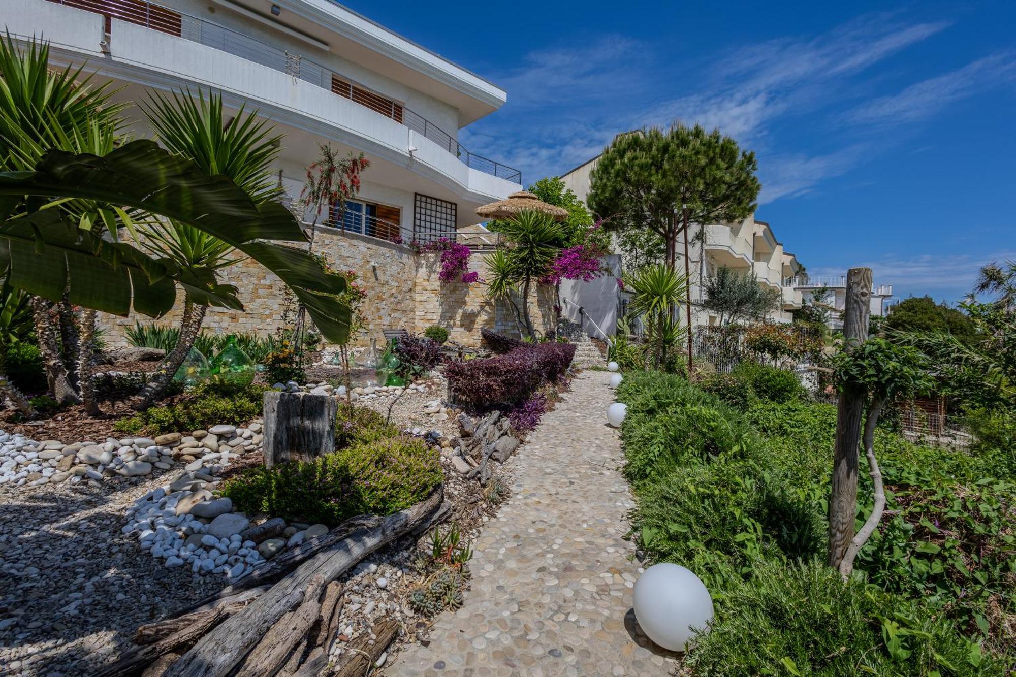 Residenze Longhi Bed & Breakfast Vasto Exterior photo